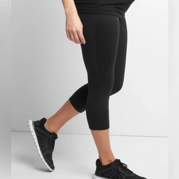 GapFit Pants - GapFit Blackout Full Panel Capris -Maternity